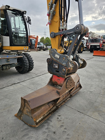 Grävmaskin på däck LIEBHERR A916: bild 17