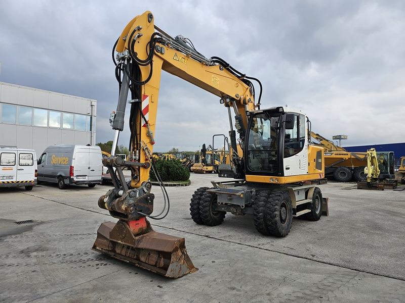 Grävmaskin på däck LIEBHERR A916: bild 6