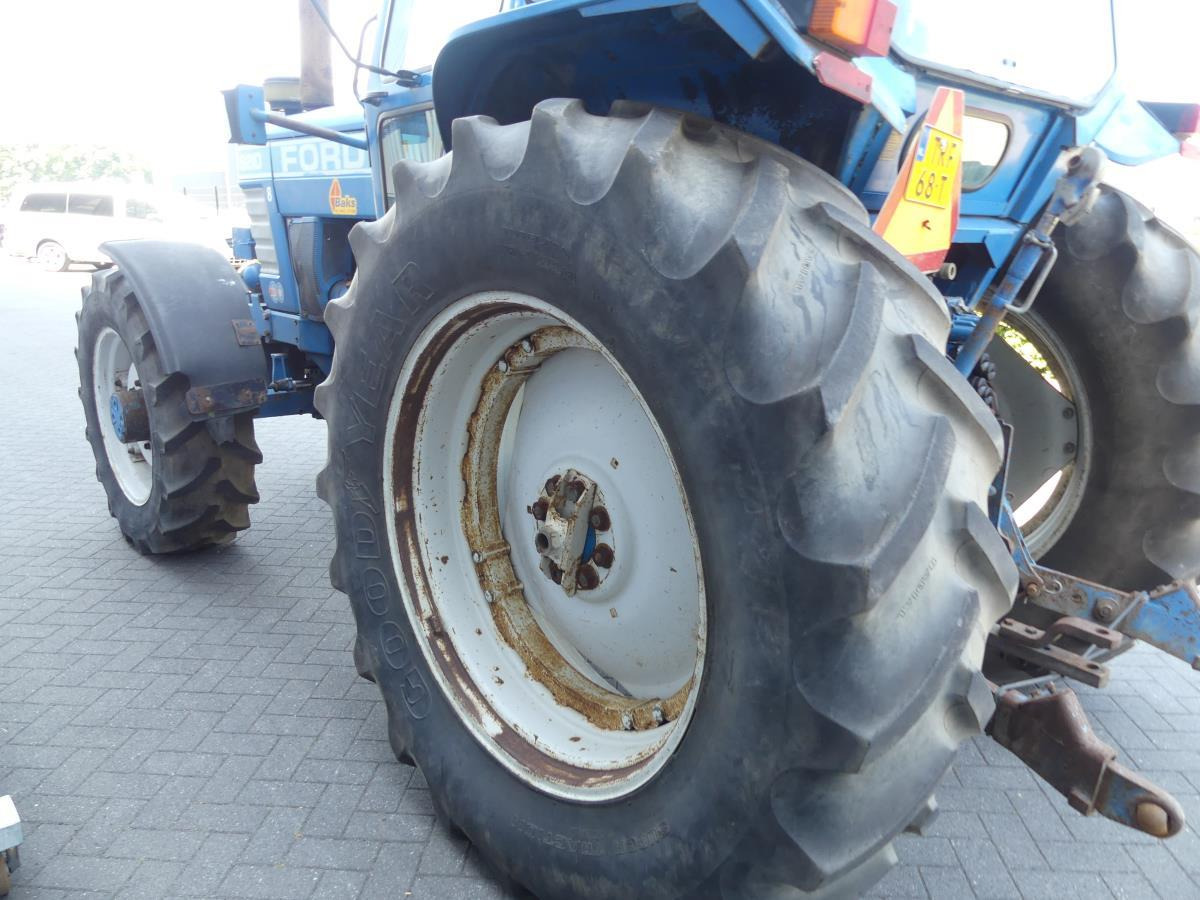 Traktor Ford 8210: bild 35