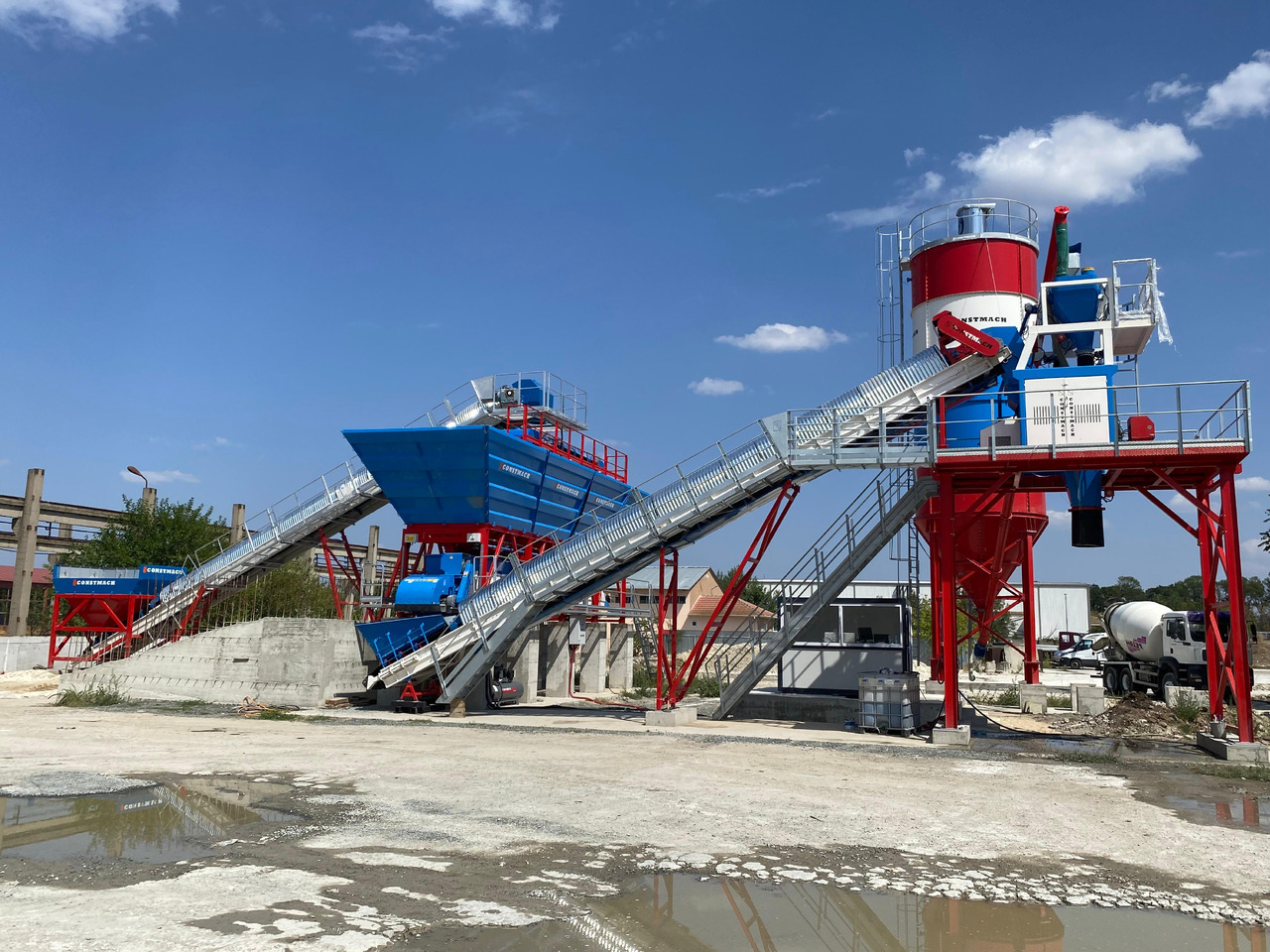 Constmach 60 m³/h Compact Concrete Batching Plant With Band - Betongfabrik: bild 1 Constmach 60 m³/h Compact Concrete Batching Plant With Band - Betongfabrik: bild 1