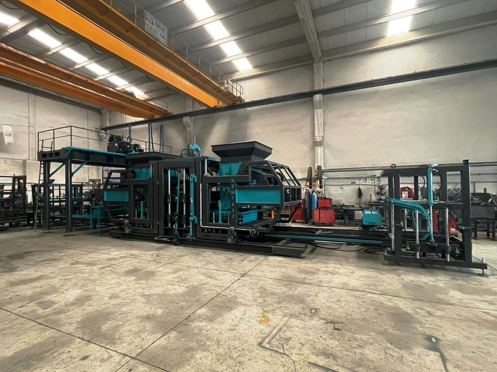 Constmach Machine à Fabriquer des Briquettes BS-30 (Machine à Fabriquer des Blocs de Béton) - Blockmaskin: bild 1 Constmach Machine à Fabriquer des Briquettes BS-30 (Machine à Fabriquer des Blocs de Béton) - Blockmaskin: bild 1