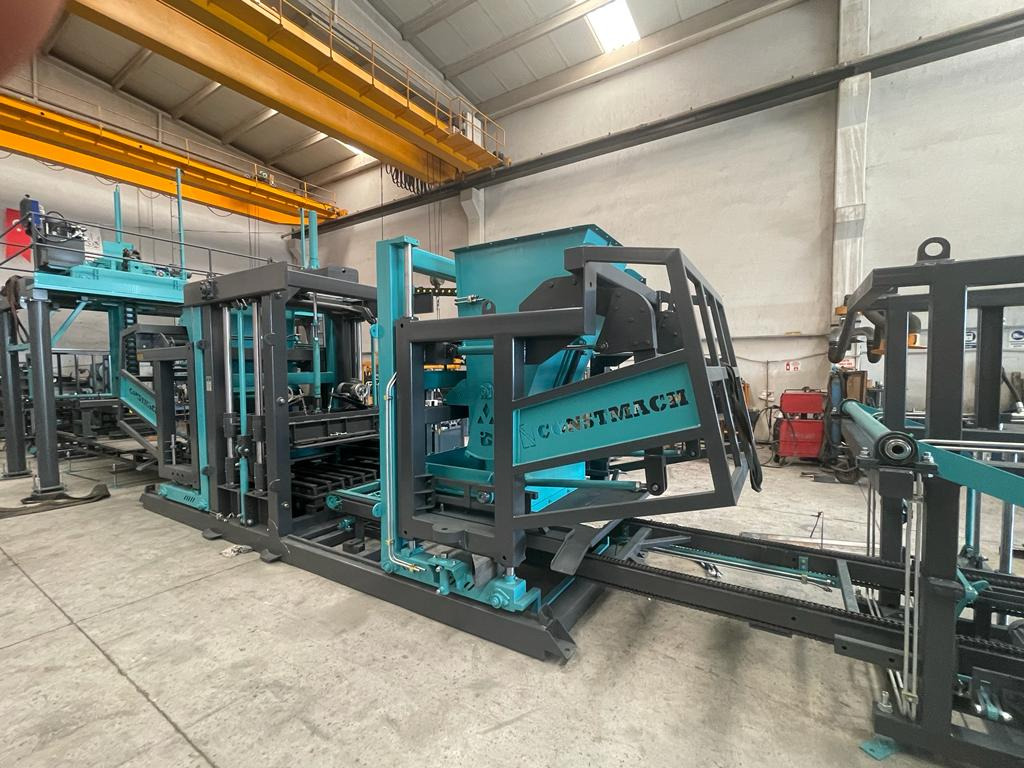 Constmach Machine à Fabriquer des Briquettes BS-42 (Machine à Fabriquer des Blocs de Béton) - Blockmaskin: bild 1 Constmach Machine à Fabriquer des Briquettes BS-42 (Machine à Fabriquer des Blocs de Béton) - Blockmaskin: bild 1