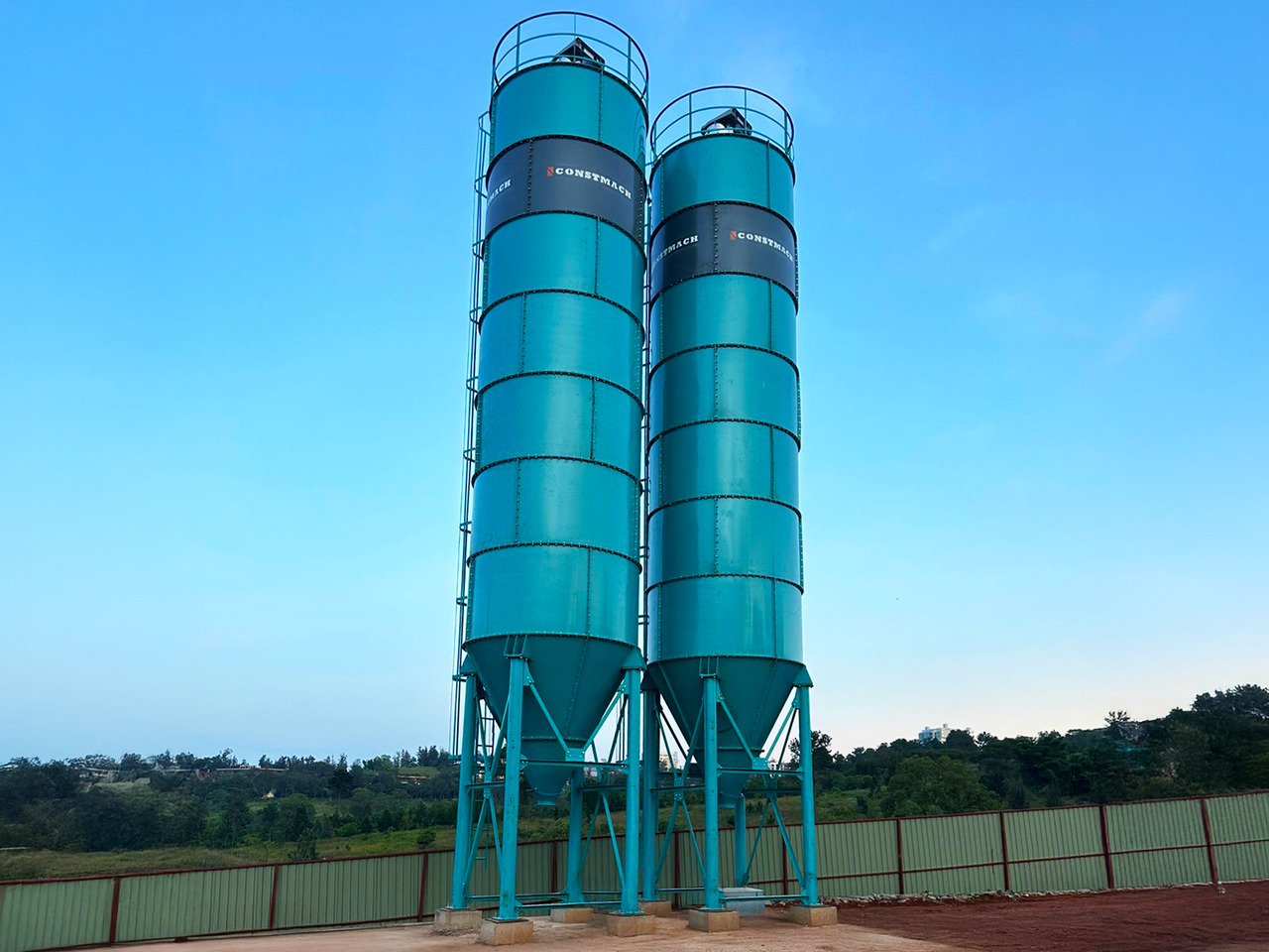 Constmach Silo à Ciment d'une Capacité de 100 Tonnes - Cementsilo: bild 1 Constmach Silo à Ciment d'une Capacité de 100 Tonnes - Cementsilo: bild 1