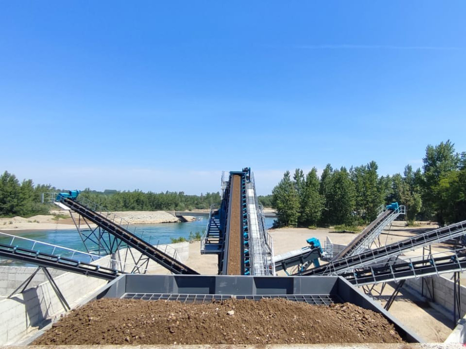 Constmach Stationäre Sand- und Kieswasch- und Siebanlage - Sorteringsverk: bild 1 Constmach Stationäre Sand- und Kieswasch- und Siebanlage - Sorteringsverk: bild 1