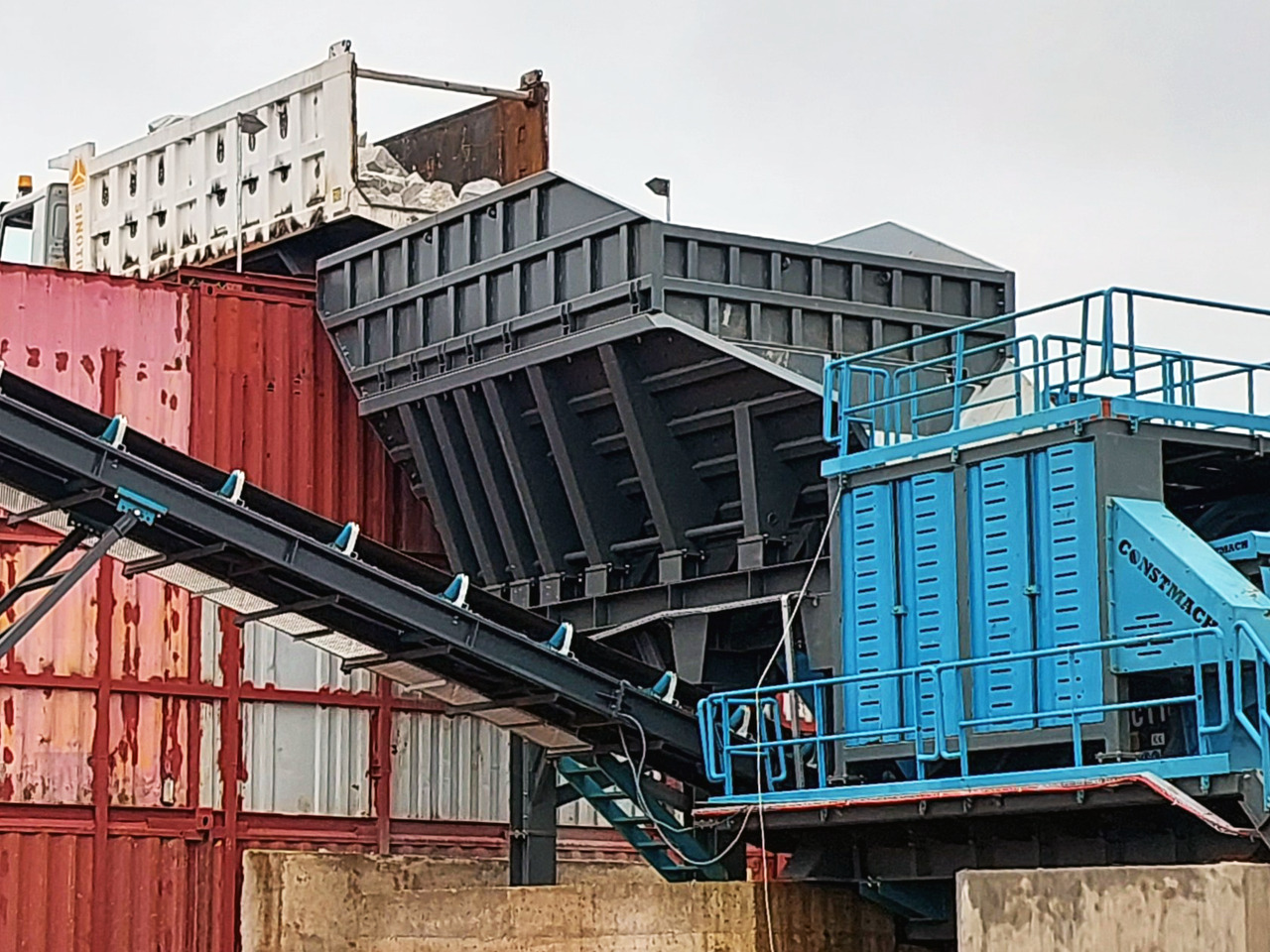 Constmach Vibrationsförderer mit Kapazitäten von 80 bis 500 Tonnen - Gruvmaskin: bild 3 Constmach Vibrationsförderer mit Kapazitäten von 80 bis 500 Tonnen - Gruvmaskin: bild 3