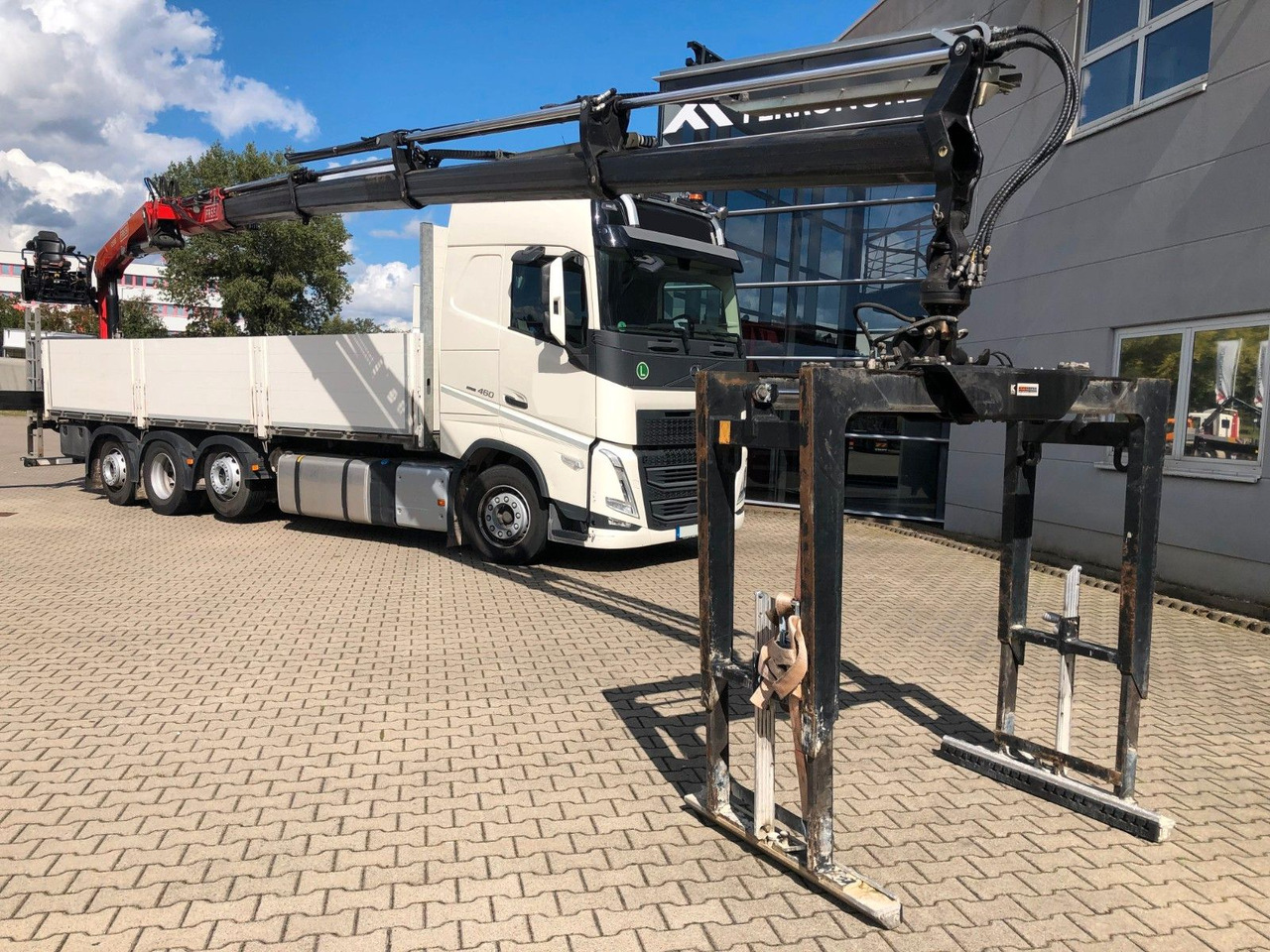 Volvo FH460 8x2 TRIDEM VLA&NLA gelenkt*FASSI F215AS.24 - Flakbil, Kranbil: bild 3 Volvo FH460 8x2 TRIDEM VLA&NLA gelenkt*FASSI F215AS.24 - Flakbil, Kranbil: bild 3
