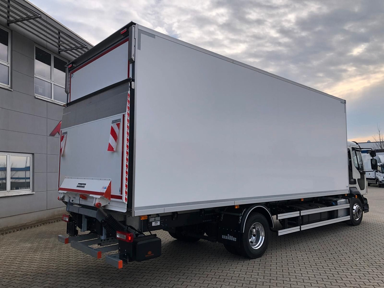 Volvo FL16.280 VollLuft*LBW *Carrier Supra850*a.Miete - Kylbil lastbil: bild 4 Volvo FL16.280 VollLuft*LBW *Carrier Supra850*a.Miete - Kylbil lastbil: bild 4