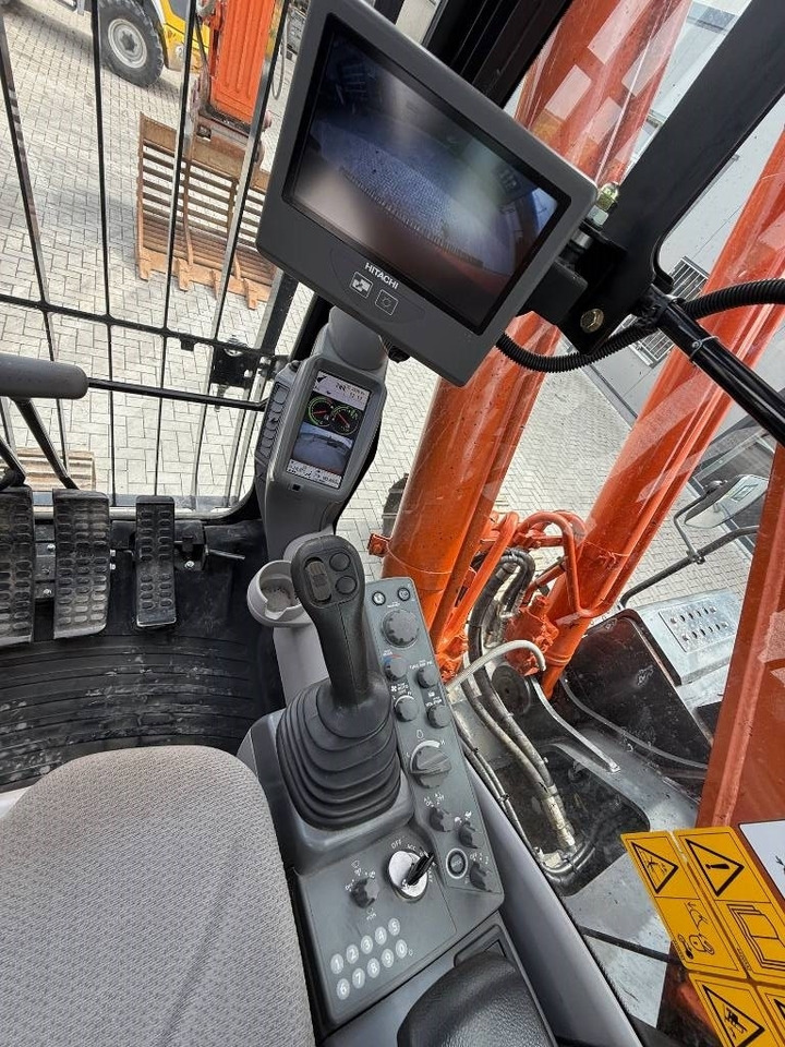 Bandgrävare Hitachi ZX 250 LC N-6: bild 11