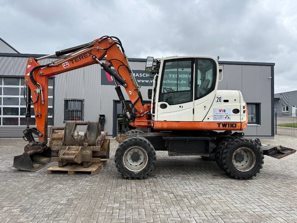 Terex TW 110 - Grävmaskin på däck: bild 2 Terex TW 110 - Grävmaskin på däck: bild 2