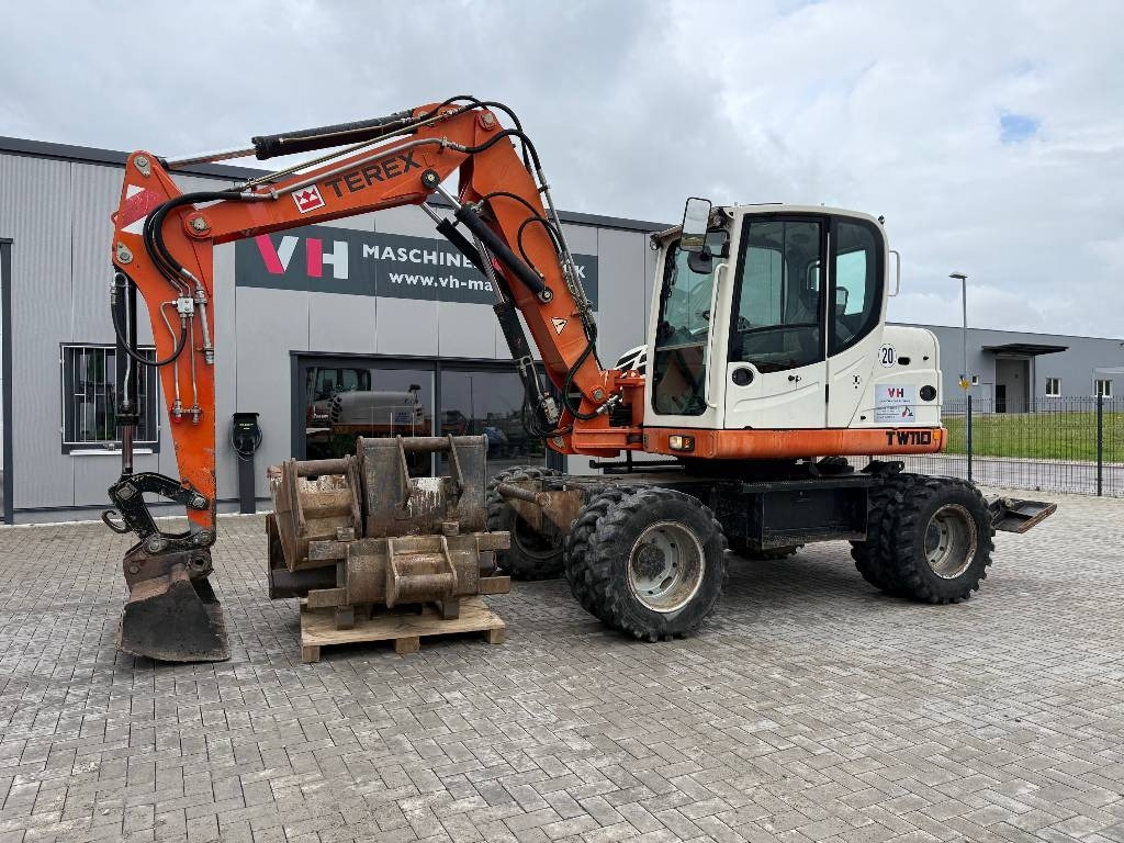 Terex TW 110 - Grävmaskin på däck: bild 1 Terex TW 110 - Grävmaskin på däck: bild 1