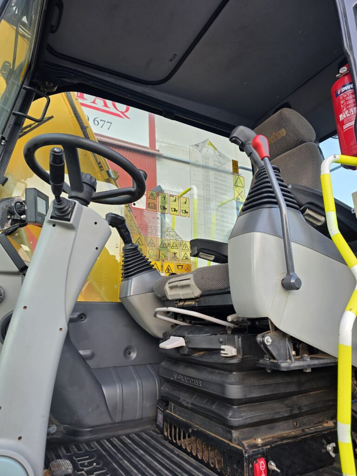 Grävmaskin på däck KOMATSU PW148-11: bild 8