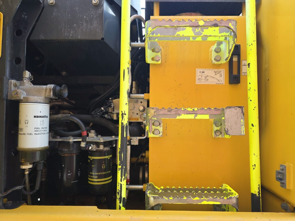 Grävmaskin på däck KOMATSU PW148-11: bild 6