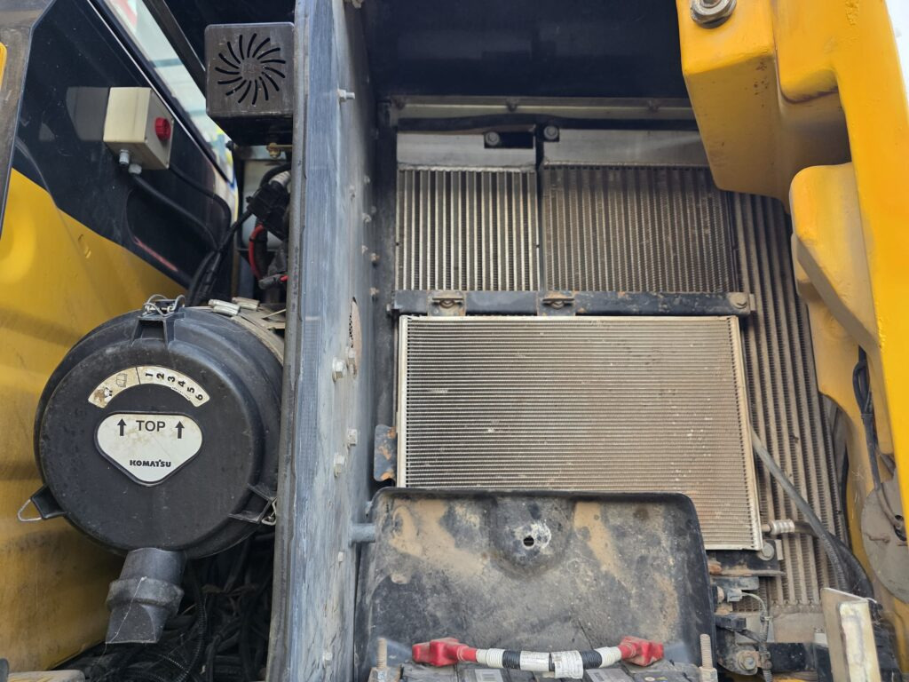 Grävmaskin på däck KOMATSU PW148-11: bild 7