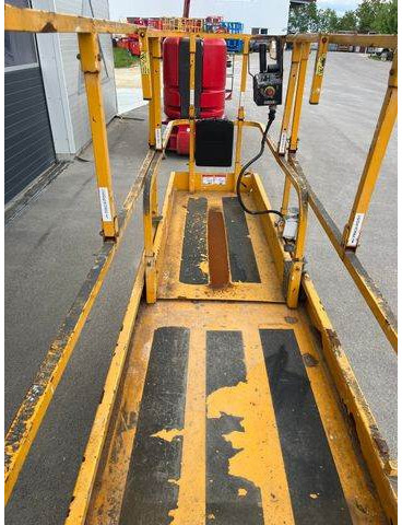 Haulotte Compact 8 - Scherenarbeitsbühne 8,2m, BJ 2014 - Saxlift: bild 4 Haulotte Compact 8 - Scherenarbeitsbühne 8,2m, BJ 2014 - Saxlift: bild 4