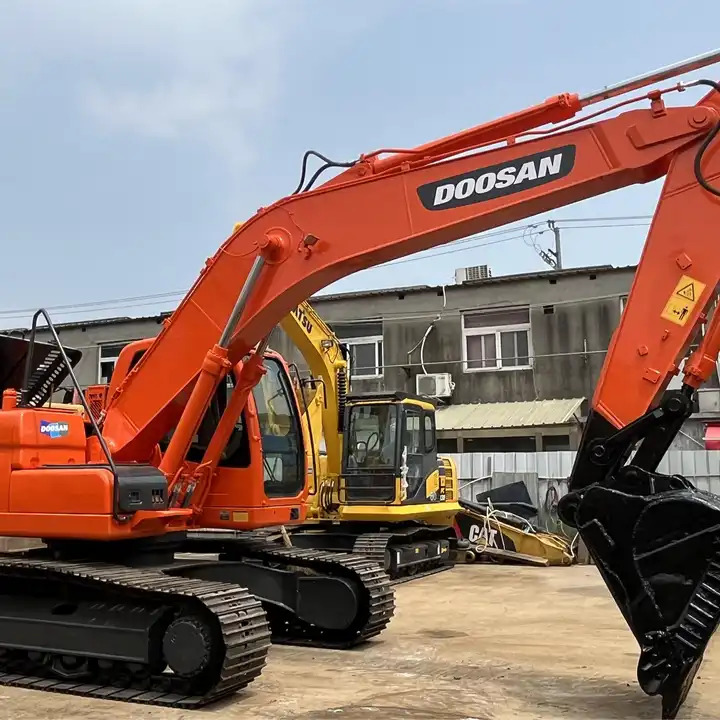 20 ton heavy machine used excavator digger doosan dx225lc with good performance - Bandgrävare: bild 1 20 ton heavy machine used excavator digger doosan dx225lc with good performance - Bandgrävare: bild 1