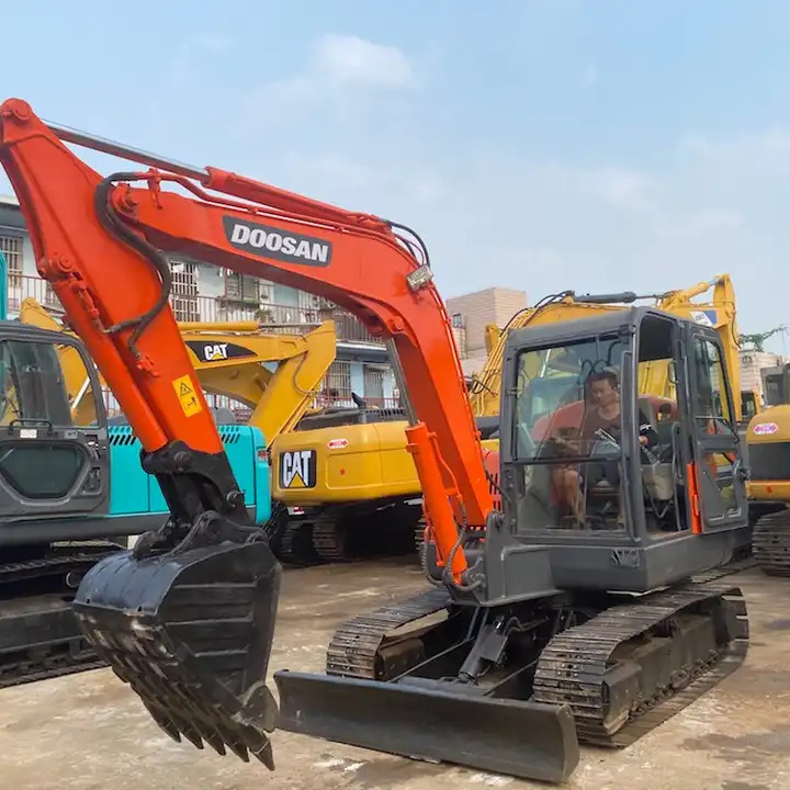 90% new Korea Doosan 6ton dx60 dx55 dx75 excavator - Bandgrävare: bild 1 90% new Korea Doosan 6ton dx60 dx55 dx75 excavator - Bandgrävare: bild 1