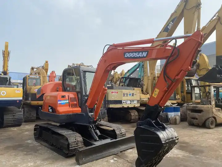 90% new Korea Doosan 6ton dx60 dx55 dx75 excavator - Bandgrävare: bild 4 90% new Korea Doosan 6ton dx60 dx55 dx75 excavator - Bandgrävare: bild 4