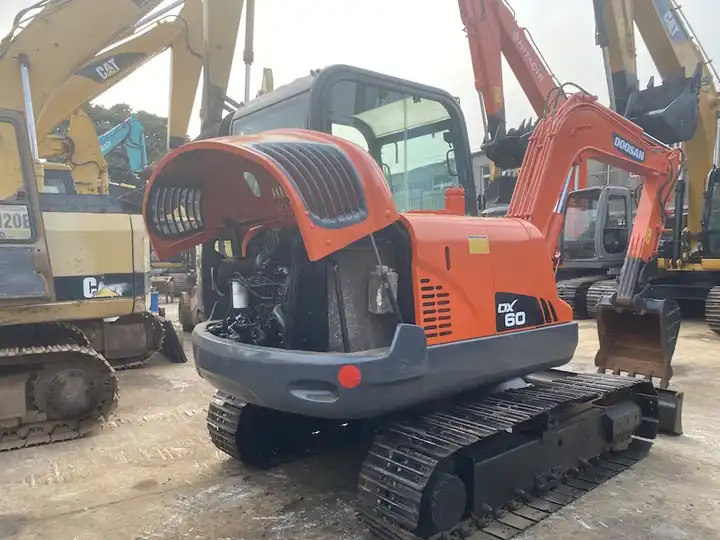 90% new Korea Doosan 6ton dx60 dx55 dx75 excavator - Bandgrävare: bild 3 90% new Korea Doosan 6ton dx60 dx55 dx75 excavator - Bandgrävare: bild 3