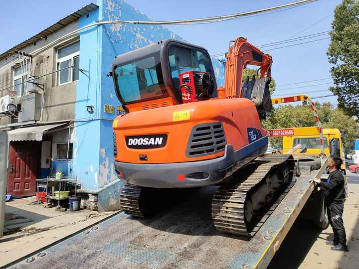 Awesome Performance Korea Imported Small Scale Used Doosan Dh60 Dh55 Dh150 Dx60 Dx225 Excavator nice condition - Bandgrävare: bild 2 Awesome Performance Korea Imported Small Scale Used Doosan Dh60 Dh55 Dh150 Dx60 Dx225 Excavator nice condition - Bandgrävare: bild 2