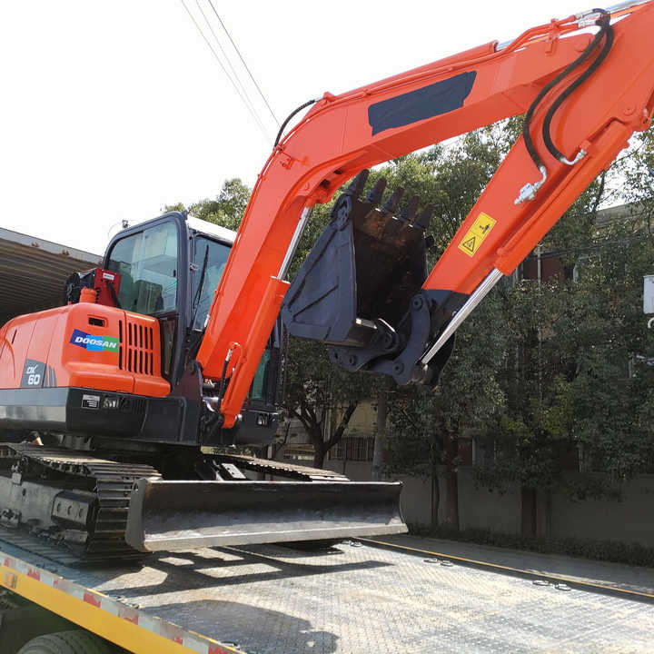 Awesome Performance Korea Imported Small Scale Used Doosan Dh60 Dh55 Dh150 Dx60 Dx225 Excavator nice condition - Bandgrävare: bild 1 Awesome Performance Korea Imported Small Scale Used Doosan Dh60 Dh55 Dh150 Dx60 Dx225 Excavator nice condition - Bandgrävare: bild 1