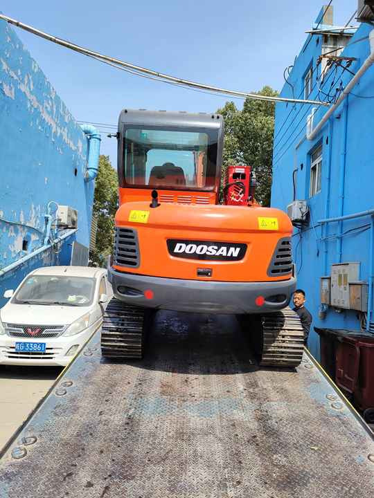 Awesome Performance Korea Imported Small Scale Used Doosan Dh60 Dh55 Dh150 Dx60 Dx225 Excavator nice condition - Bandgrävare: bild 3 Awesome Performance Korea Imported Small Scale Used Doosan Dh60 Dh55 Dh150 Dx60 Dx225 Excavator nice condition - Bandgrävare: bild 3