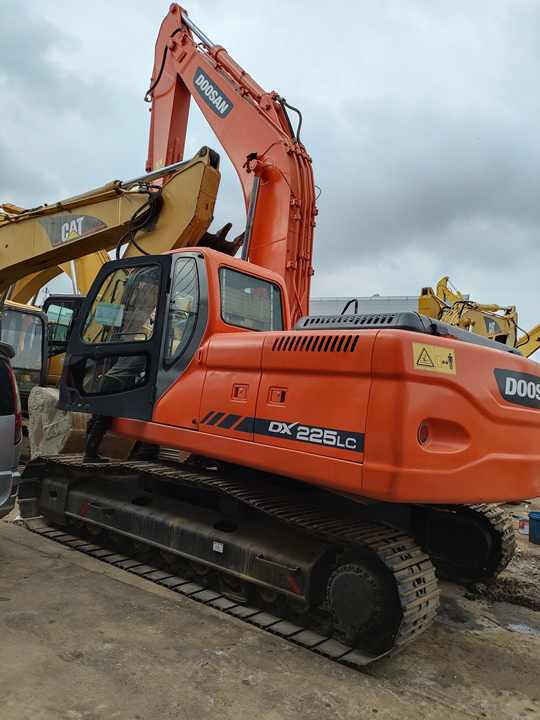 Awesome Performance Korea Imported Small Scale Used Doosan Dx60 dx225 dh55 dh60 DH150 Excavator in Shanghai good price - Bandgrävare: bild 3 Awesome Performance Korea Imported Small Scale Used Doosan Dx60 dx225 dh55 dh60 DH150 Excavator in Shanghai good price - Bandgrävare: bild 3