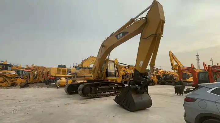 Durable Engineering Construction Equipment Tata Used Cat Excavator 330b,30ton Used Excavator 330 Models In Shanghai - Bandgrävare: bild 3 Durable Engineering Construction Equipment Tata Used Cat Excavator 330b,30ton Used Excavator 330 Models In Shanghai - Bandgrävare: bild 3