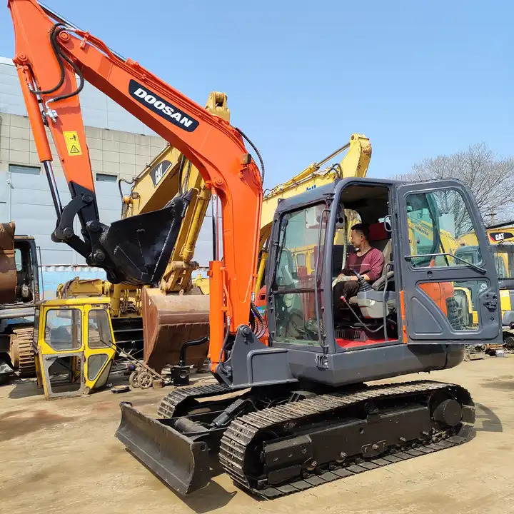 High Quality Hot Sale Used 6t Mini Excavator Original Korea Doosan Used Excavators Doosan Dx60 With Good Performance - Bandgrävare: bild 2 High Quality Hot Sale Used 6t Mini Excavator Original Korea Doosan Used Excavators Doosan Dx60 With Good Performance - Bandgrävare: bild 2