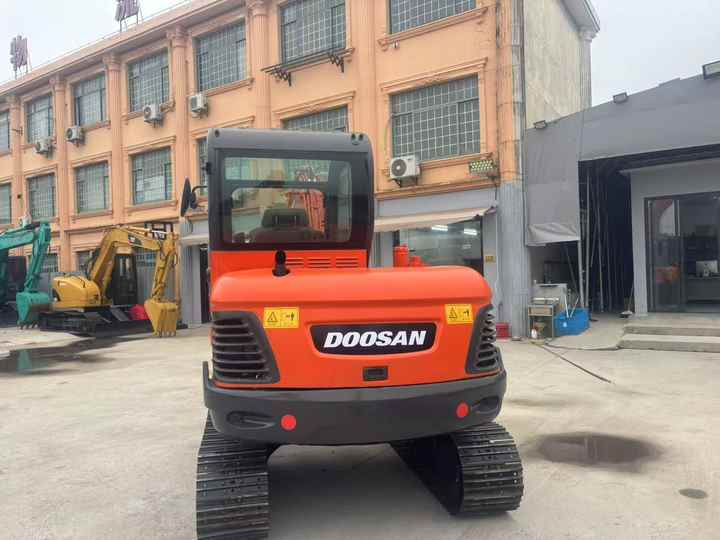 High Quality Hot Selling 6ton Second Hand Excavator Machine Mini Small Excavator DX60-9C Used Doosan Excavator for Sale DX60 - Grävmaskin: bild 5 High Quality Hot Selling 6ton Second Hand Excavator Machine Mini Small Excavator DX60-9C Used Doosan Excavator for Sale DX60 - Grävmaskin: bild 5