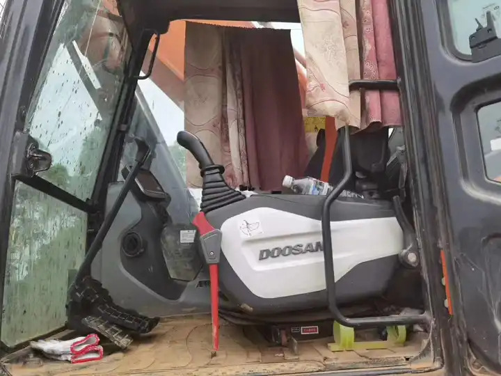High Quality Second Hand Doosan Dx420 Excavator,Efficient,Energy-saving,And Suitable For Crushing Used Hand Excavators - Bandgrävare: bild 4 High Quality Second Hand Doosan Dx420 Excavator,Efficient,Energy-saving,And Suitable For Crushing Used Hand Excavators - Bandgrävare: bild 4