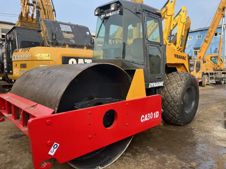 Hot-Selling Used Dynapac Ca30d Road Roller In Stock Good Condition And Quality Assurance Low Price And Low Working Hours On Sale - Asfaltvält: bild 3 Hot-Selling Used Dynapac Ca30d Road Roller In Stock Good Condition And Quality Assurance Low Price And Low Working Hours On Sale - Asfaltvält: bild 3