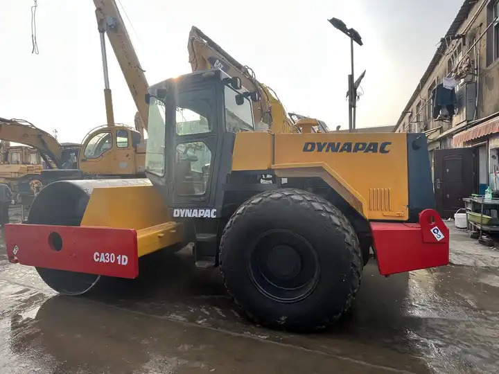 Hot-Selling Used Dynapac Ca30d Road Roller In Stock Good Condition And Quality Assurance Low Price And Low Working Hours On Sale - Asfaltvält: bild 4 Hot-Selling Used Dynapac Ca30d Road Roller In Stock Good Condition And Quality Assurance Low Price And Low Working Hours On Sale - Asfaltvält: bild 4