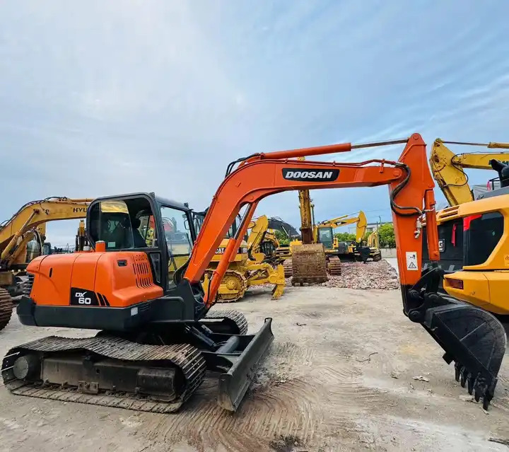 Nice Performance 6t Small Used Excavator,Original Korea Doosan Used Excavators Doosan Dx60 For Sale In Shanghai - Bandgrävare: bild 3 Nice Performance 6t Small Used Excavator,Original Korea Doosan Used Excavators Doosan Dx60 For Sale In Shanghai - Bandgrävare: bild 3