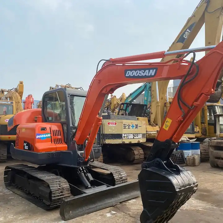 Used Doosan 6ton dx60 dx55 dx75 excavator made in Korea - Bandgrävare: bild 1 Used Doosan 6ton dx60 dx55 dx75 excavator made in Korea - Bandgrävare: bild 1