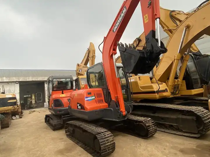 Used Doosan 6ton dx60 dx55 dx75 excavator made in Korea - Bandgrävare: bild 4 Used Doosan 6ton dx60 dx55 dx75 excavator made in Korea - Bandgrävare: bild 4