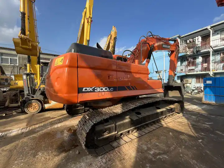 Used Doosan Dx300 Excavator Heavy Large Construction Equipment With Good Condition Original Korea For Sale - Bandgrävare: bild 4 Used Doosan Dx300 Excavator Heavy Large Construction Equipment With Good Condition Original Korea For Sale - Bandgrävare: bild 4