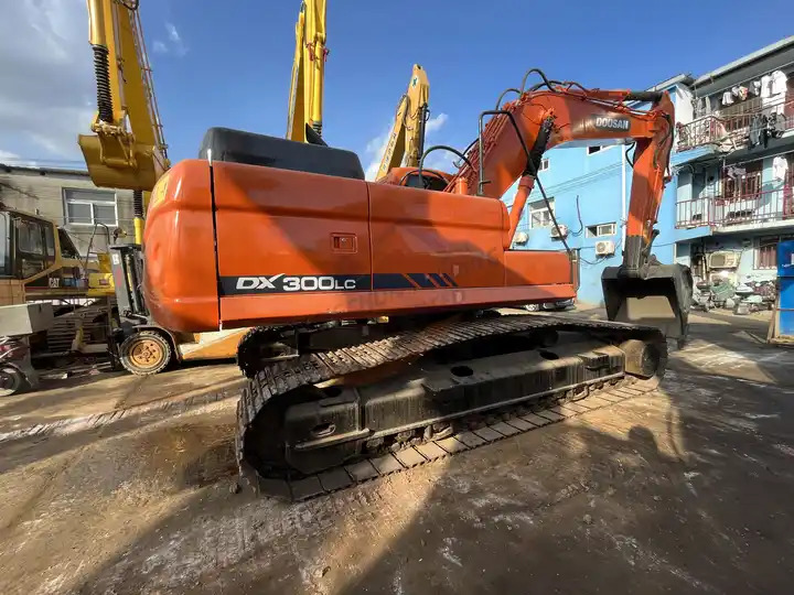 Used Doosan Dx300 Excavator Heavy Large Construction Equipment With Good Condition Original Korea For Sale - Bandgrävare: bild 3 Used Doosan Dx300 Excavator Heavy Large Construction Equipment With Good Condition Original Korea For Sale - Bandgrävare: bild 3