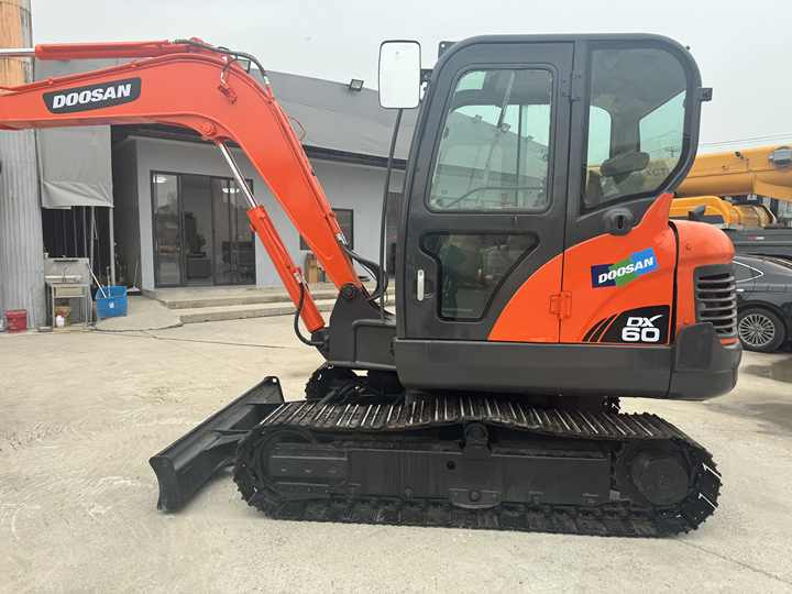 Used Excavator Doosan Dx60 Excavators Earth-moving Machinery Doosan Dx60 Dx80 Dx75 Dx225 Dh55 Dx60-9c for Sale - Bandgrävare: bild 3 Used Excavator Doosan Dx60 Excavators Earth-moving Machinery Doosan Dx60 Dx80 Dx75 Dx225 Dh55 Dx60-9c for Sale - Bandgrävare: bild 3