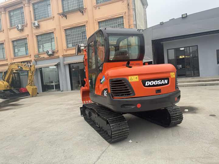 Used Excavator Doosan Dx60 Excavators Earth-moving Machinery Doosan Dx60 Dx80 Dx75 Dx225 Dh55 Dx60-9c for Sale - Bandgrävare: bild 2 Used Excavator Doosan Dx60 Excavators Earth-moving Machinery Doosan Dx60 Dx80 Dx75 Dx225 Dh55 Dx60-9c for Sale - Bandgrävare: bild 2
