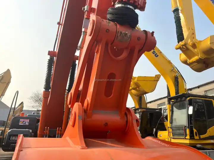 Used Hitachi excavator ZX200-3G in good condition for sale - Bandgrävare: bild 4 Used Hitachi excavator ZX200-3G in good condition for sale - Bandgrävare: bild 4