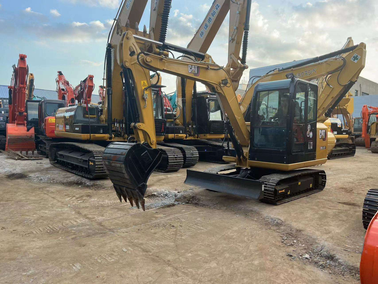 Used construction machine 305.5E2 CAT excavator mini 5 tons excavator in good condition on sale - Bandgrävare: bild 2 Used construction machine 305.5E2 CAT excavator mini 5 tons excavator in good condition on sale - Bandgrävare: bild 2