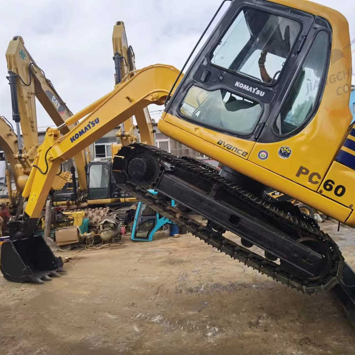 Used komatsu Pc60-7 Crawler Excavator 6 Ton Excavator In Shanghai China For Sale PC 60 60-7 PC60 PC78 excavator - Bandgrävare: bild 1 Used komatsu Pc60-7 Crawler Excavator 6 Ton Excavator In Shanghai China For Sale PC 60 60-7 PC60 PC78 excavator - Bandgrävare: bild 1