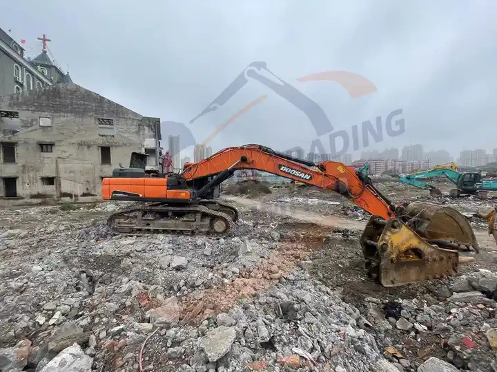 High quality Used Doosan excavator DX520LC-9C in good condition for sale - Bandgrävare: bild 3 High quality Used Doosan excavator DX520LC-9C in good condition for sale - Bandgrävare: bild 3