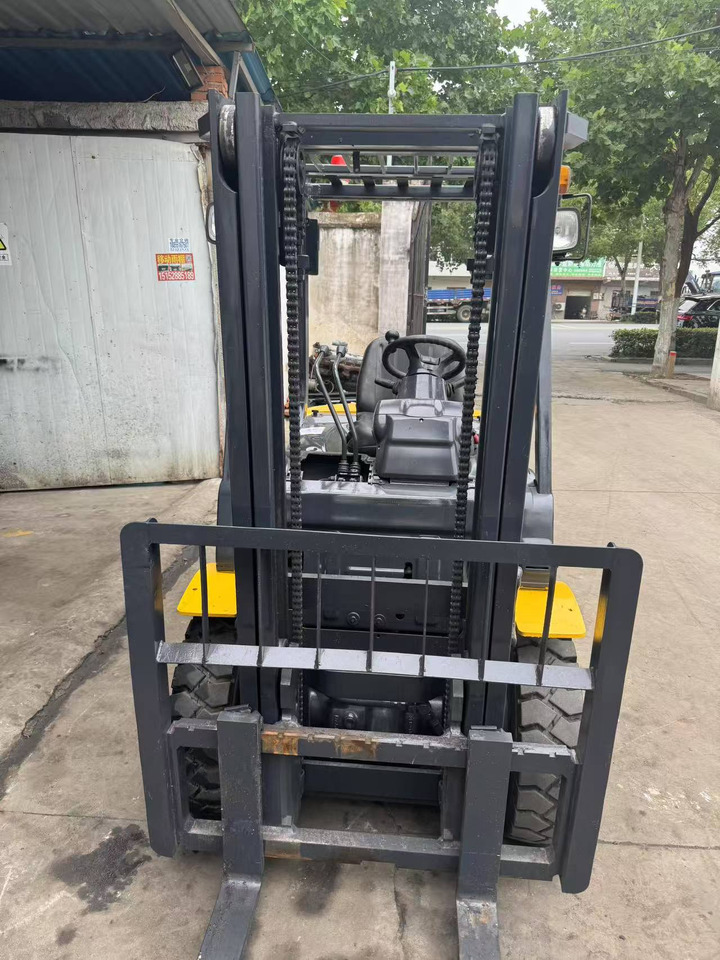 KOMATSU FD30 - Motviktstruck: bild 2 KOMATSU FD30 - Motviktstruck: bild 2