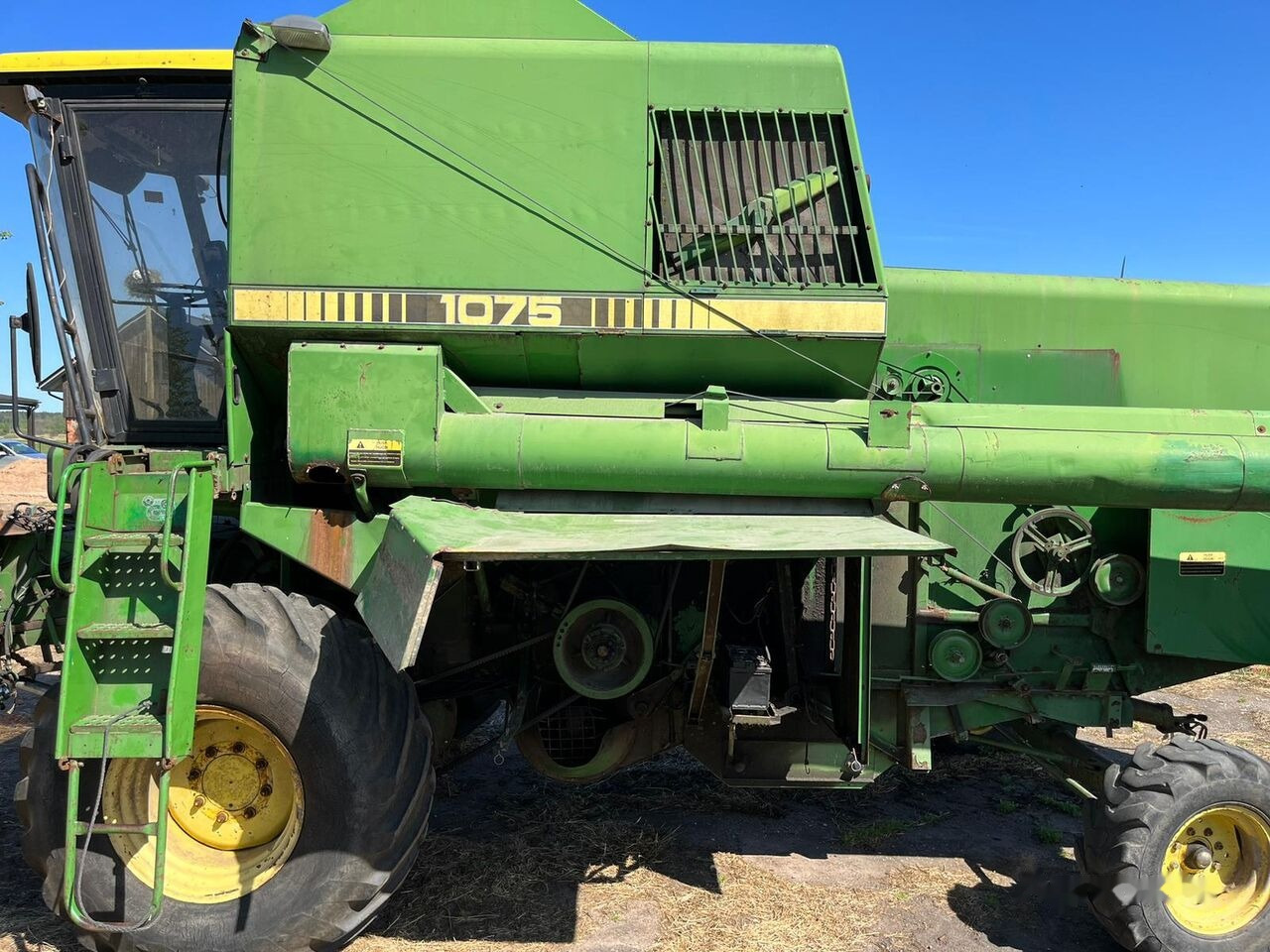 John Deere 1075 - Skördetröska: bild 1 John Deere 1075 - Skördetröska: bild 1