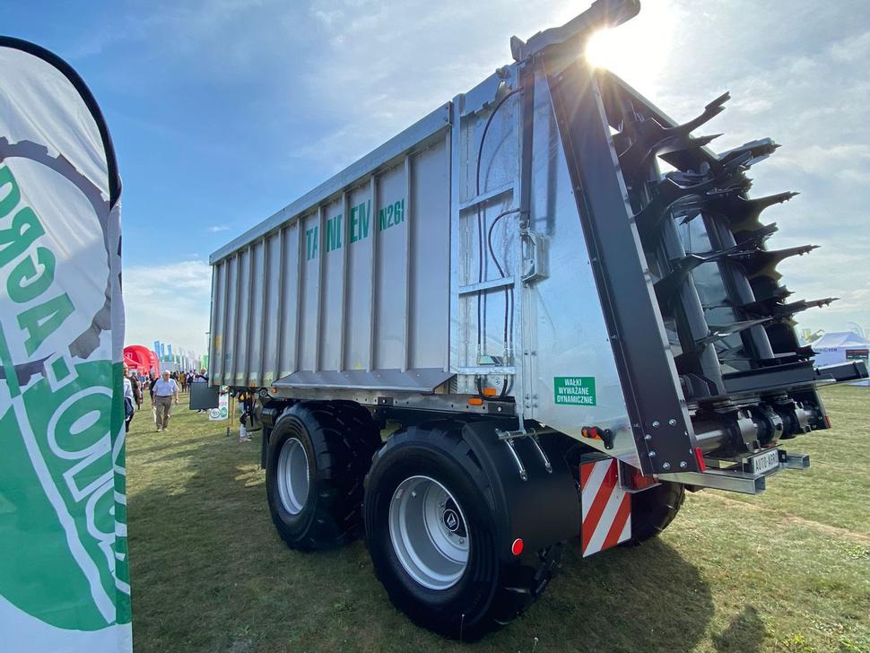 Auto-Agro Mistreuer / Manure spreader / Epandeur à fumier / Rimorchio spandiconcime / Разбрасыватель органических удобрений / Rozrzutnik obornika Tandem N268 - Kletgödselspridare: bild 2 Auto-Agro Mistreuer / Manure spreader / Epandeur à fumier / Rimorchio spandiconcime / Разбрасыватель органических удобрений / Rozrzutnik obornika Tandem N268 - Kletgödselspridare: bild 2