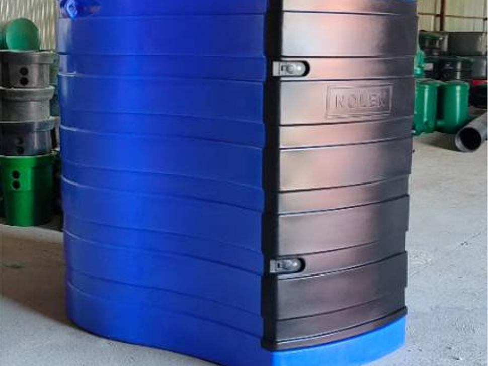 DC AdBlue-Behälter / AdBlue tank / Cuve à AdBlue / Serbatoio / Depósito / Бак для AdBlue / Zbiornik AdBlue 1500 l - Lagringstank: bild 1 DC AdBlue-Behälter / AdBlue tank / Cuve à AdBlue / Serbatoio / Depósito / Бак для AdBlue / Zbiornik AdBlue 1500 l - Lagringstank: bild 1