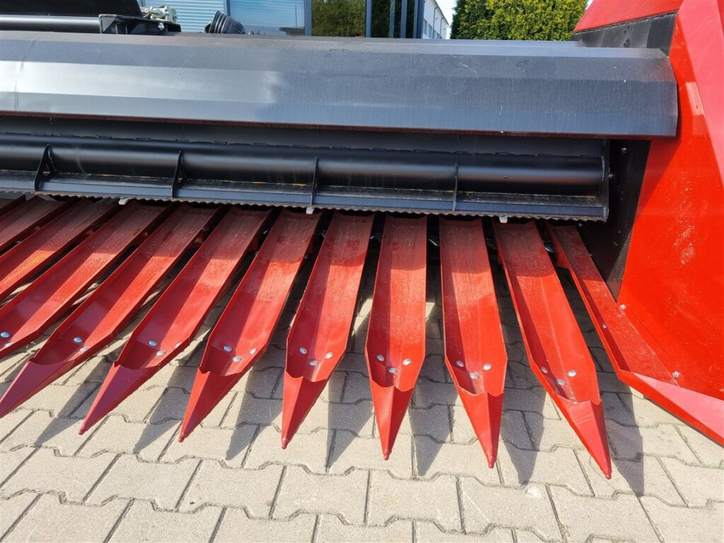 Lupus Sonnenblummenvorsatz / Sunflower harvester / Coupe à tournesol / Сosechadora / Macchina per la raccolta dei girasoli / Жатка для подсолнечника / Przystawka do słonecznika 6,5 m - Skärbord för solrosor: bild 2 Lupus Sonnenblummenvorsatz / Sunflower harvester / Coupe à tournesol / Сosechadora / Macchina per la raccolta dei girasoli / Жатка для подсолнечника / Przystawka do słonecznika 6,5 m - Skärbord för solrosor: bild 2