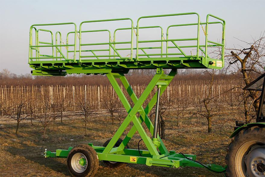 Wodzinski Hebebühne für Obstbau / Orchard platform / Plateau de verger / Plataforma de recogida de fruta / Садовая платформа / Platforma sadownicza 1800 kg - Traktorvagn: bild 1 Wodzinski Hebebühne für Obstbau / Orchard platform / Plateau de verger / Plataforma de recogida de fruta / Садовая платформа / Platforma sadownicza 1800 kg - Traktorvagn: bild 1