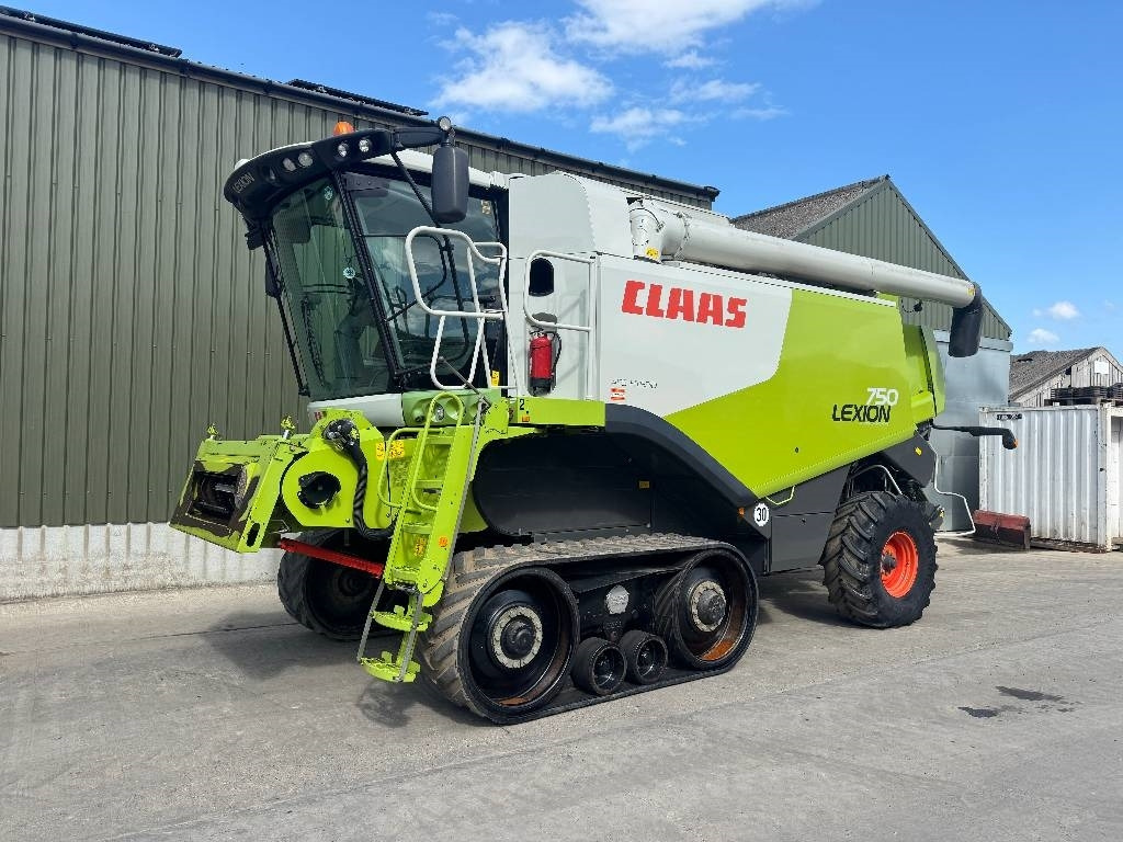 Claas Lexion 750TT APS Hybrid c/w V900 Header - Skördetröska: bild 1 Claas Lexion 750TT APS Hybrid c/w V900 Header - Skördetröska: bild 1